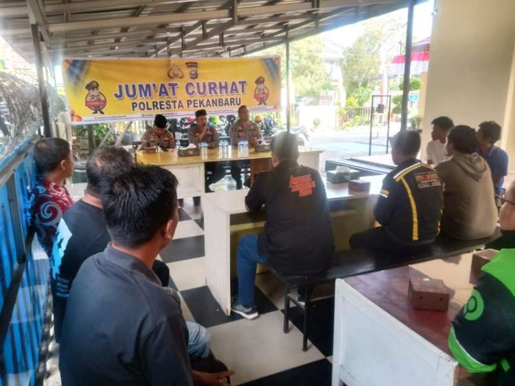 Jumat Curhat Polresta Pekanbaru di Polsek Sukajadi : Masyarakat Keluhkan Keamanan Lingkungan